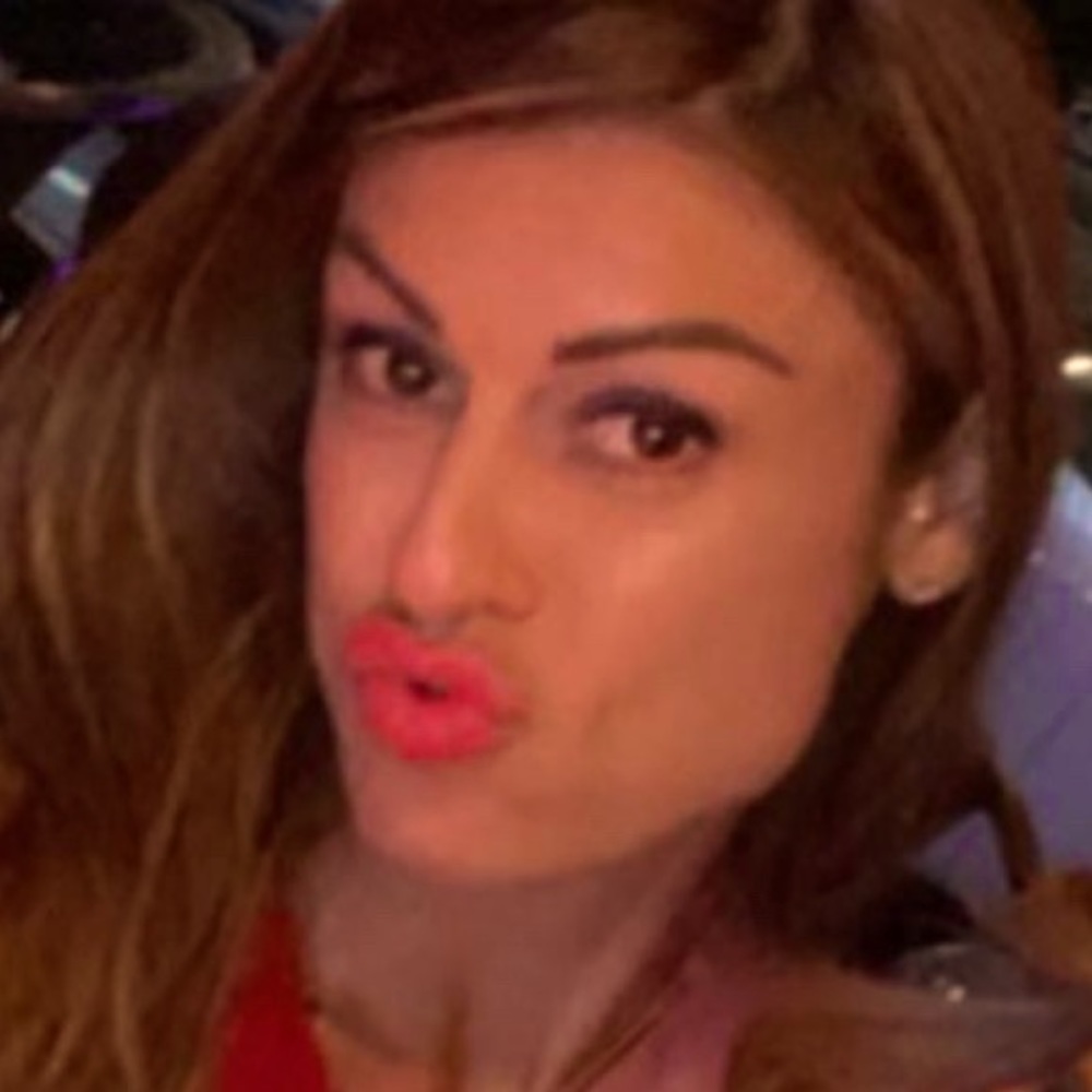 Meet your Posher, Crystal